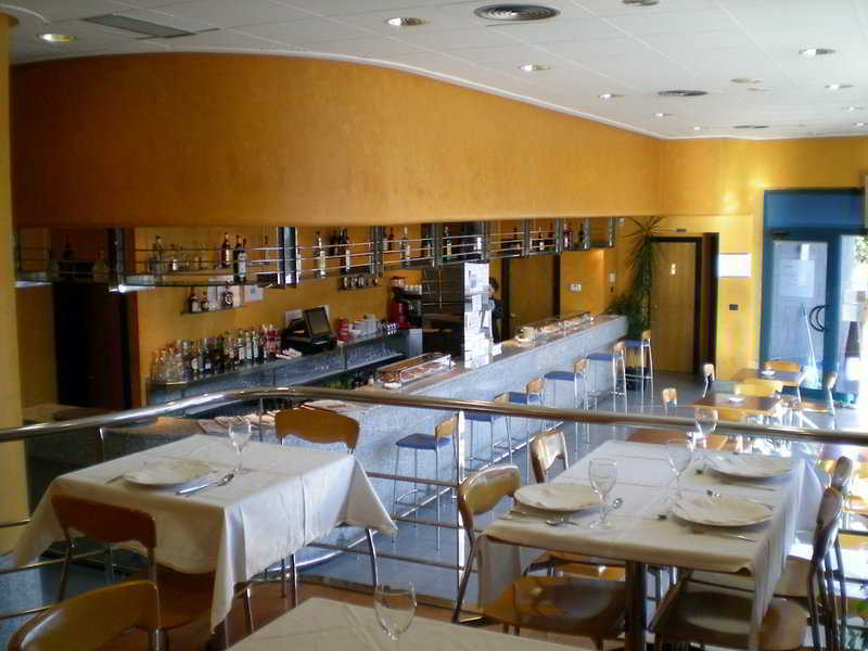 Aparthotel Campus Oviedo Restaurant foto