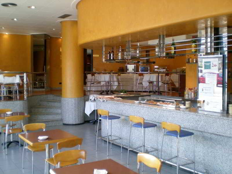 Aparthotel Campus Oviedo Restaurant foto